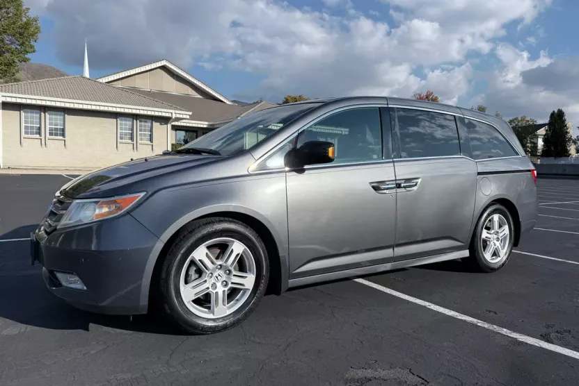 2012 Honda Odyssey Touring photo 1