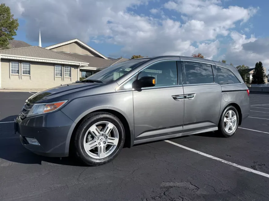 2012 Honda Odyssey Touring photo 1