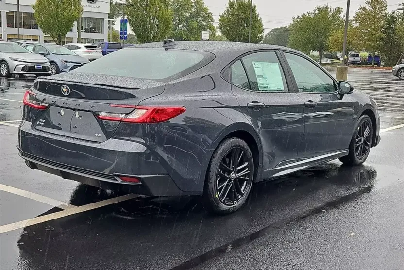 2026 Toyota Camry SE photo 1