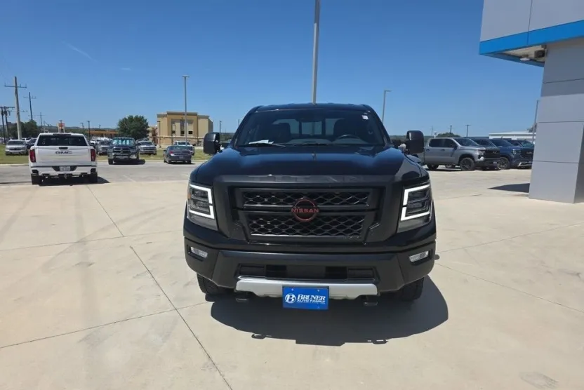 2023 Nissan Titan PRO-4X photo 1