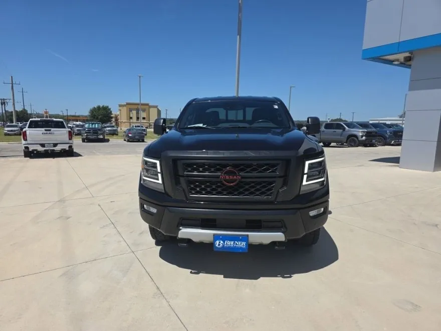 2023 Nissan Titan PRO-4X photo 1