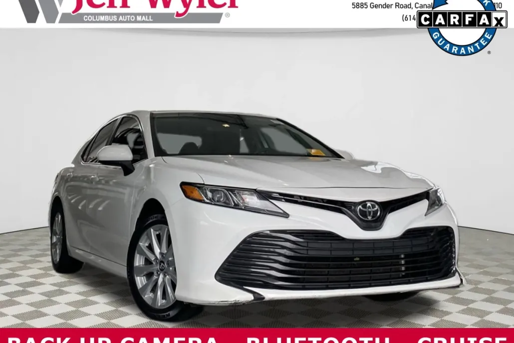 2019 Toyota Camry LE photo 1