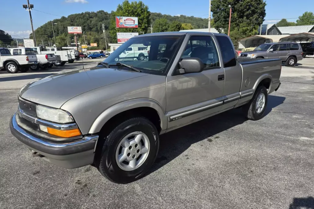 2003 Chevrolet S-10 Pickup photo 1