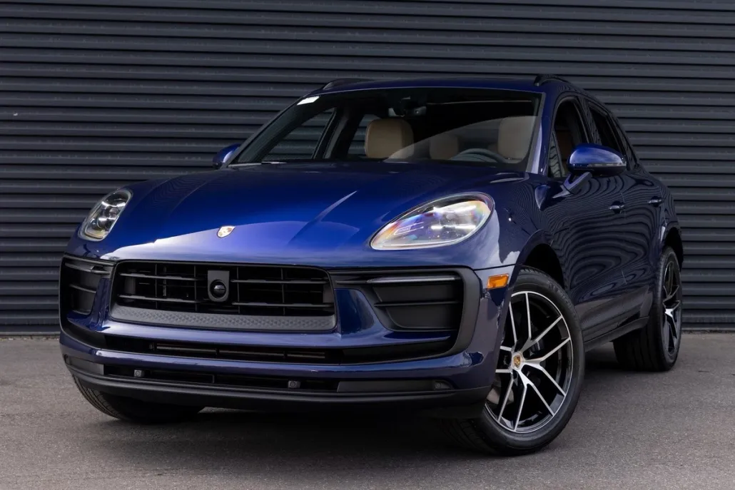 2025 Porsche Macan T photo 1