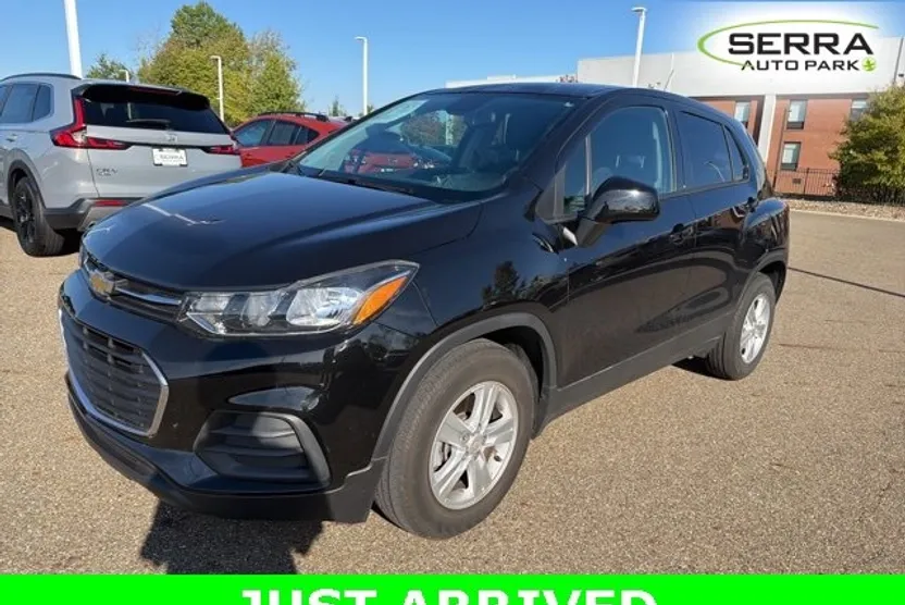 2022 Chevrolet Trax LS photo 1