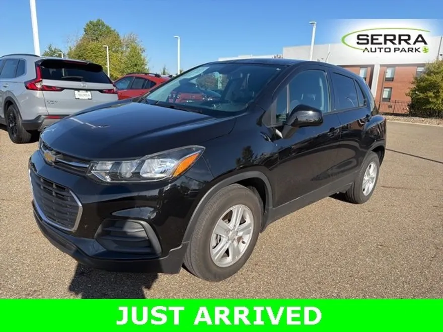 2022 Chevrolet Trax LS photo 1
