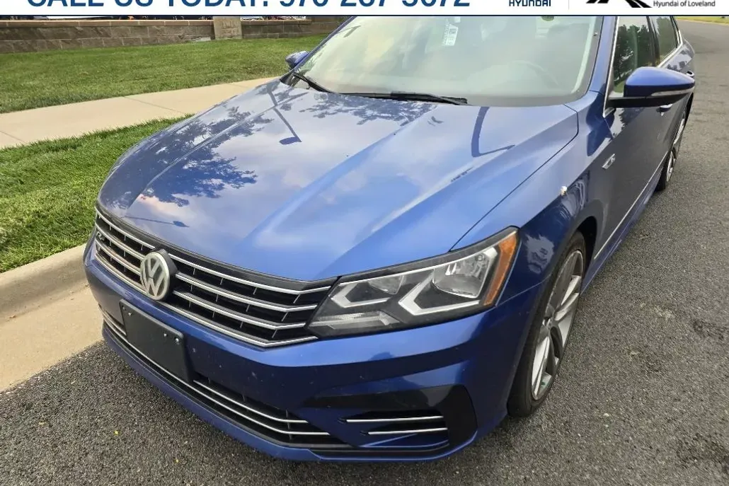 2017 Volkswagen Passat R-Line photo 1