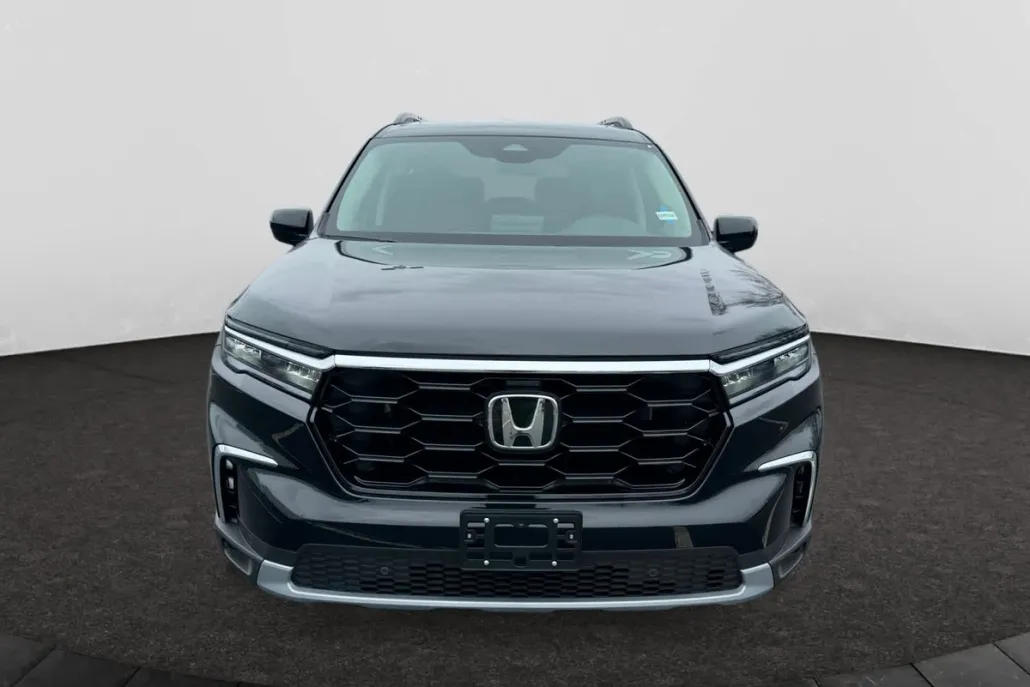 2025 Honda Pilot Touring photo 1