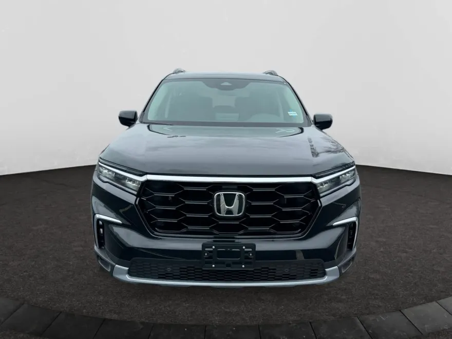 2025 Honda Pilot Touring photo 1