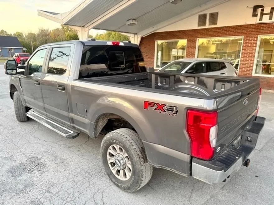 2022 Ford F-350 XL photo 1