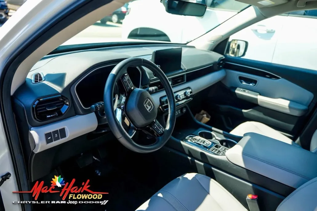 2025 Honda Pilot Touring photo 1