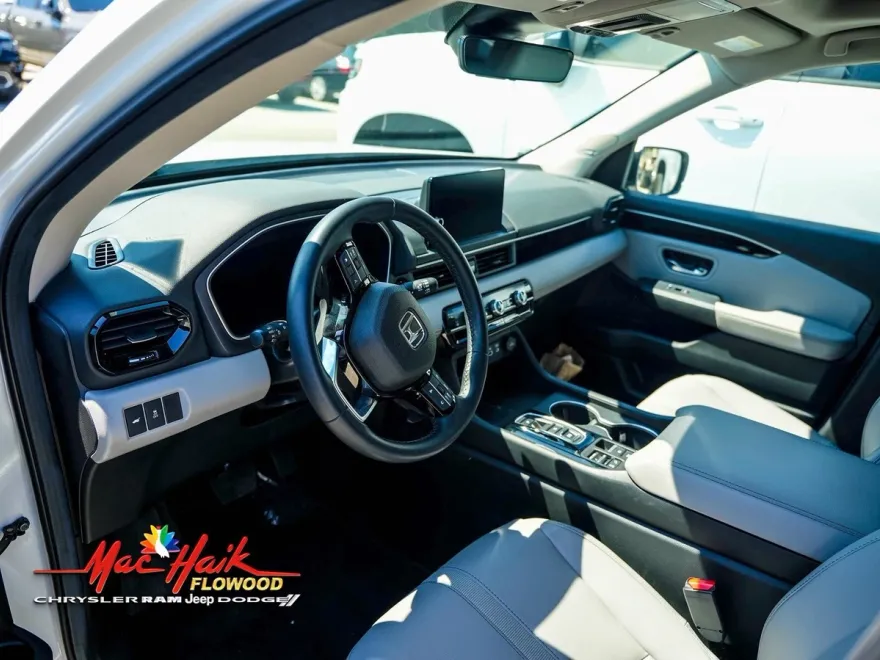 2025 Honda Pilot Touring photo 1
