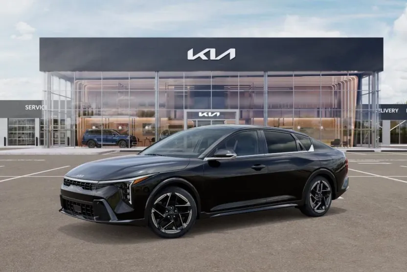 2025 Kia K4 GT-Line photo 1