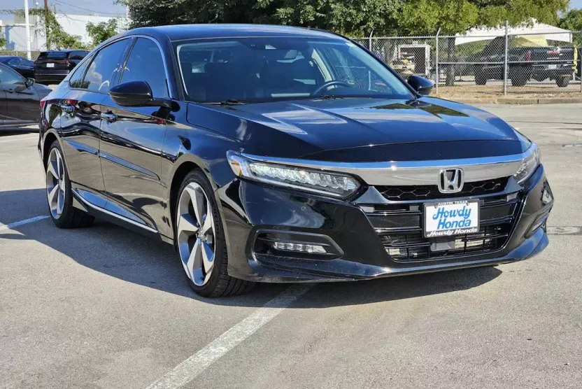 2018 Honda Accord Touring photo 1