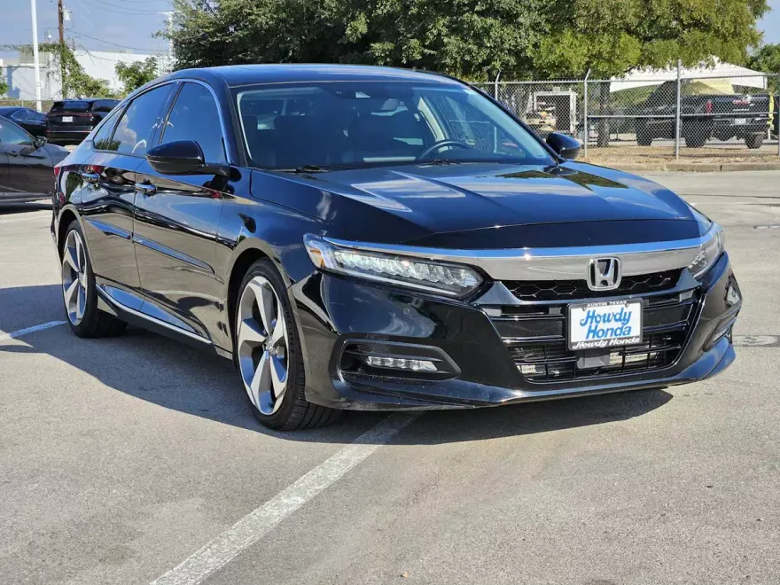 2018 Honda Accord Touring photo 1