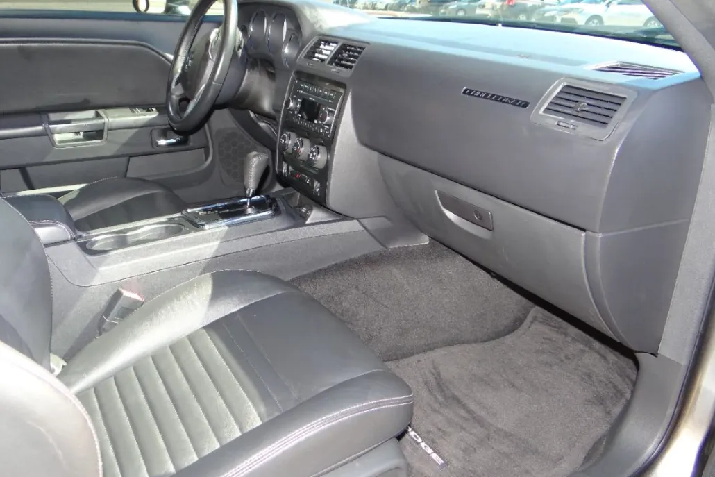 2011 Dodge Challenger photo 1