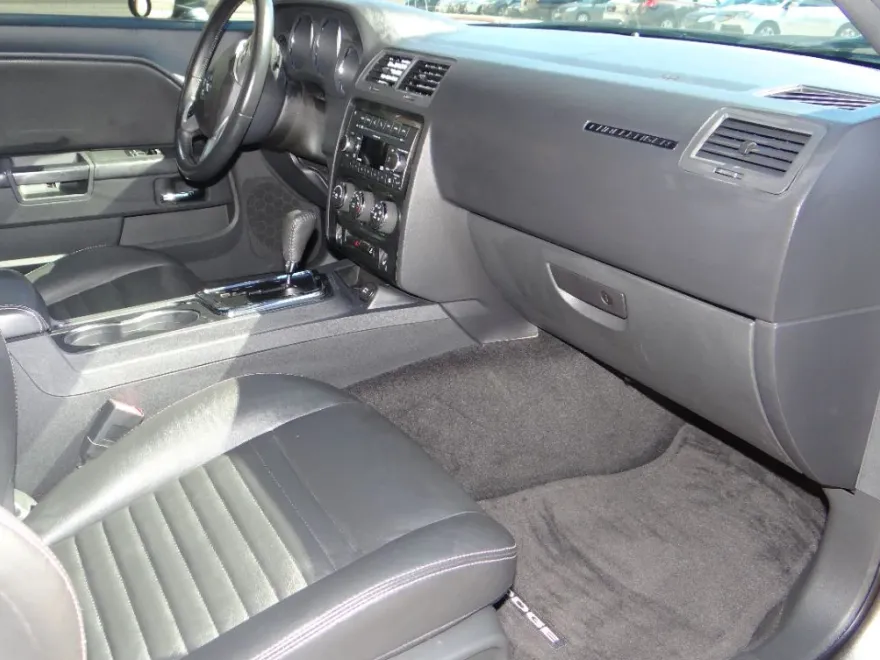 2011 Dodge Challenger photo 1