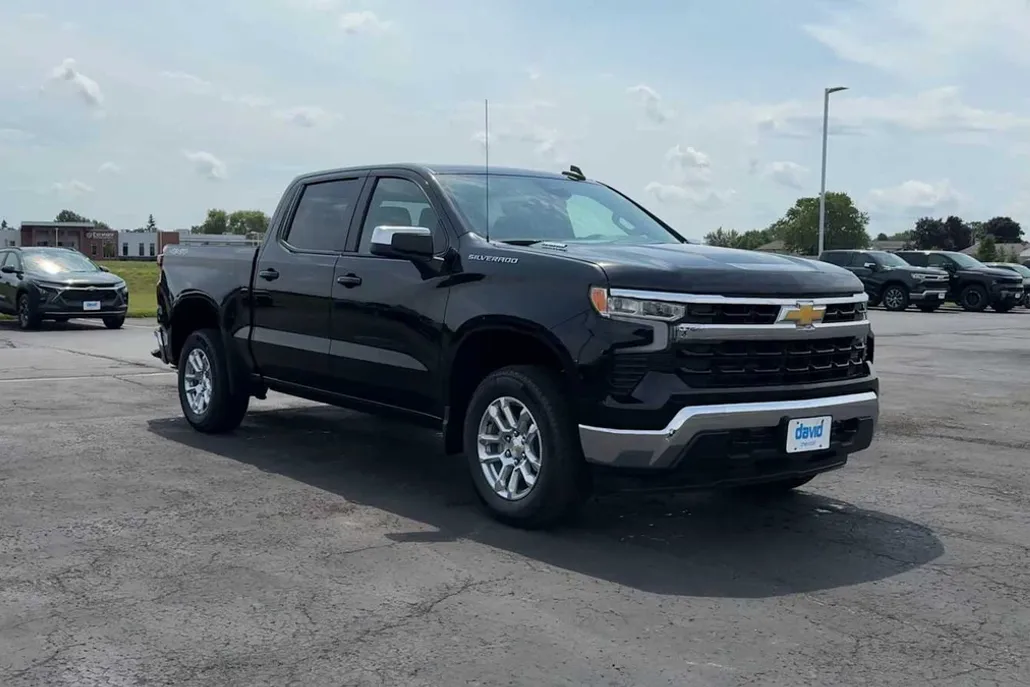 2026 Chevrolet Silverado 1500 LT photo 1
