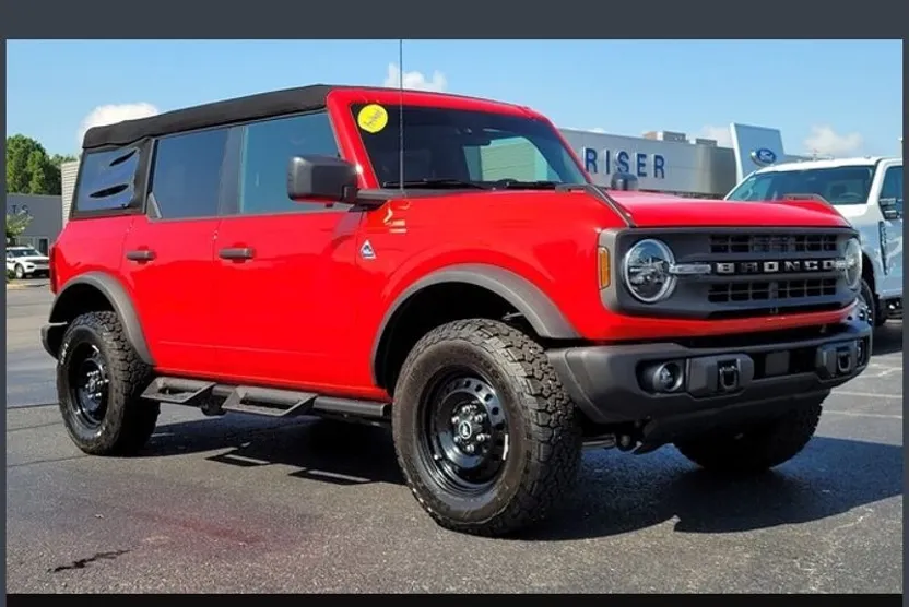2023 Ford Bronco Black Diamond photo 1