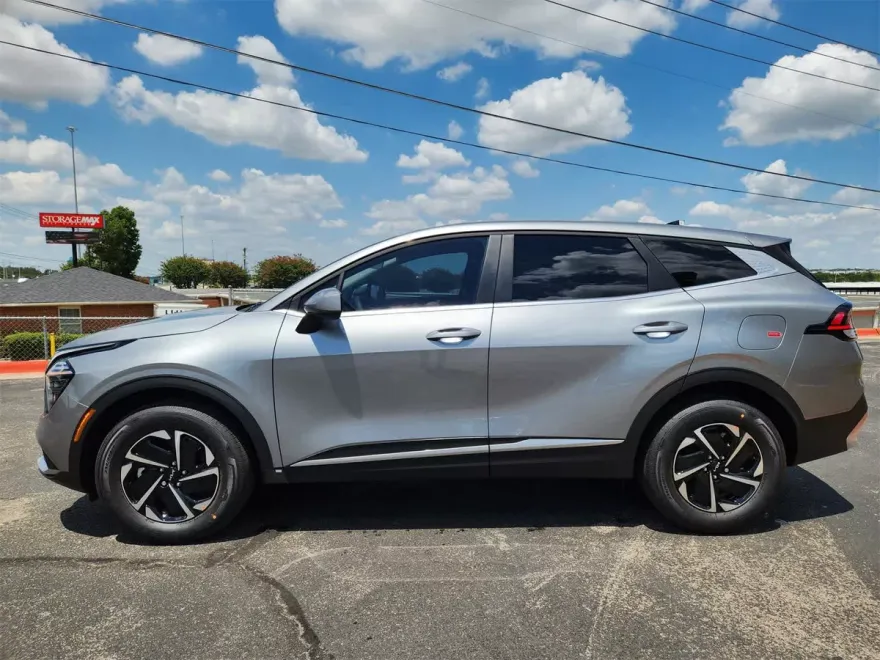 2025 Kia Sportage Hybrid LX photo 1