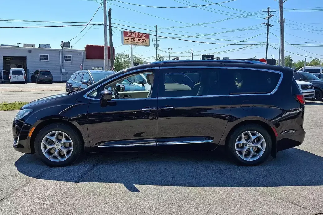 2019 Chrysler Pacifica Touring Plus photo 1