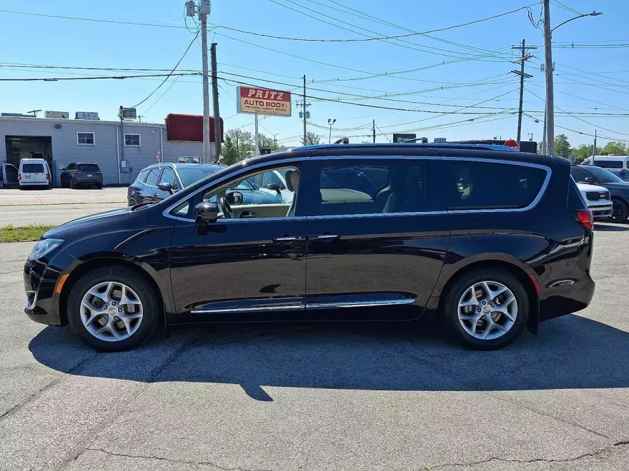 2019 Chrysler Pacifica Touring Plus photo 1