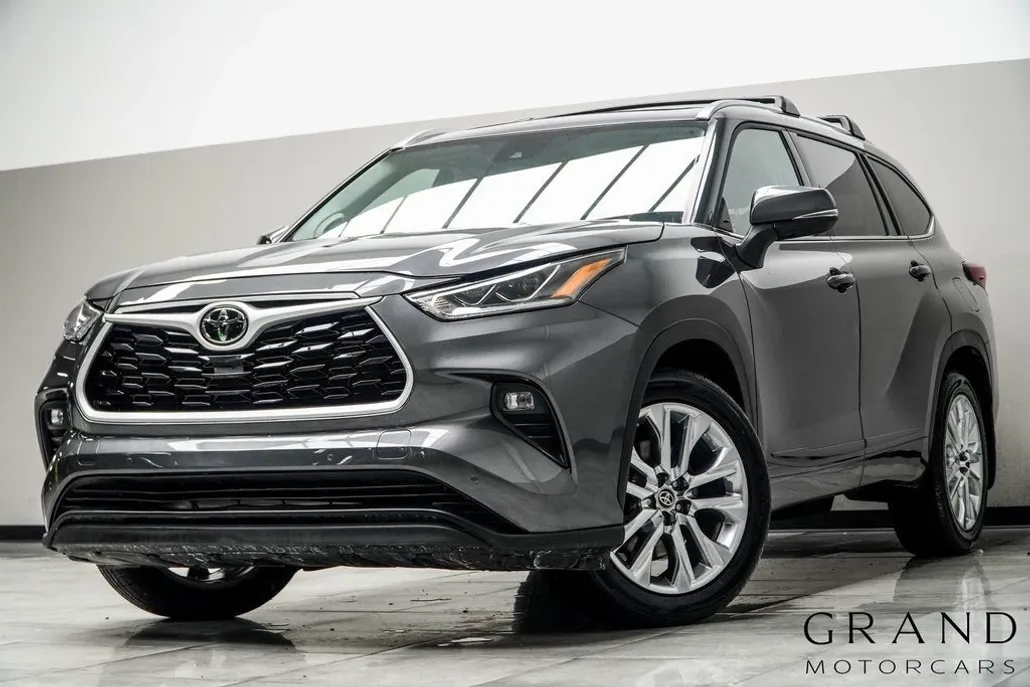 2023 Toyota Highlander Limited photo 1