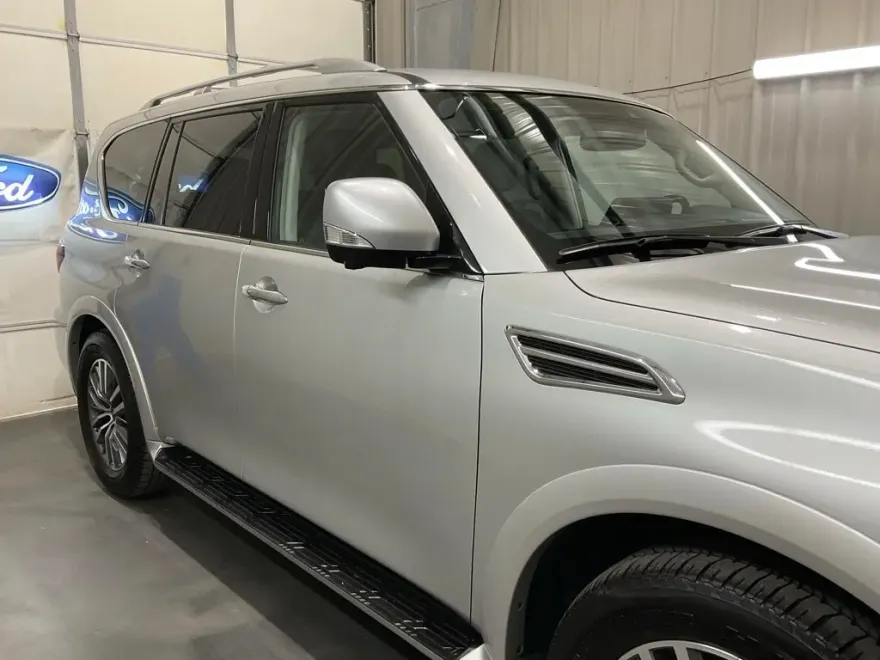 2024 Nissan Armada SL photo 1