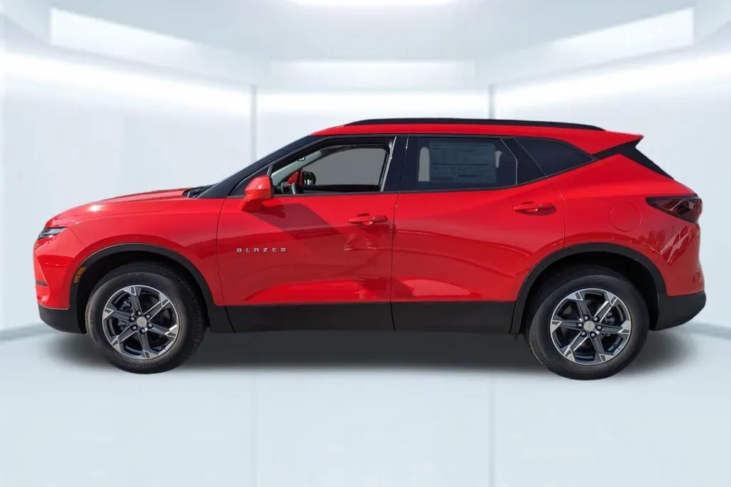 2025 Chevrolet Blazer 2LT photo 1