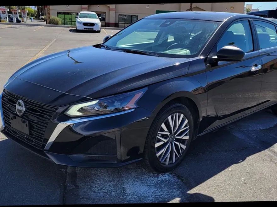 2025 Nissan Altima 2.5 SV photo 1