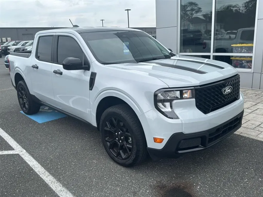 2025 Ford Maverick XLT photo 1