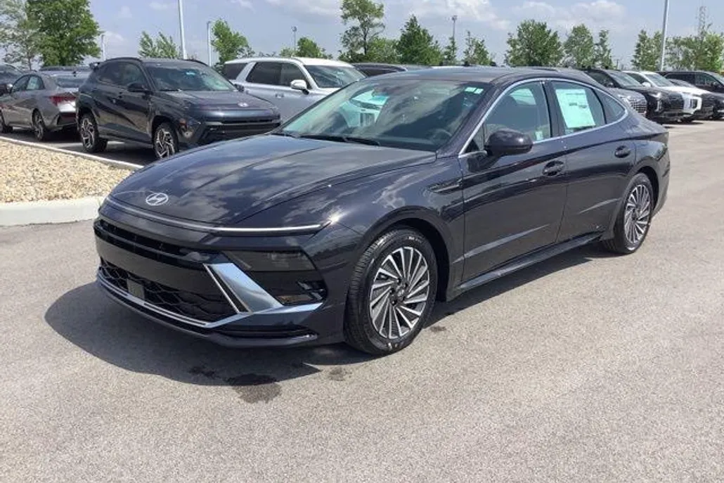2025 Hyundai Sonata Hybrid SEL photo 1