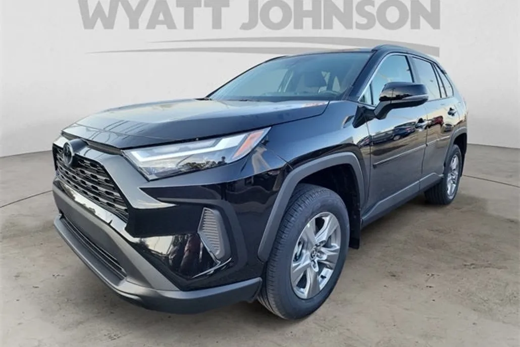 2024 Toyota RAV4 XLE photo 1