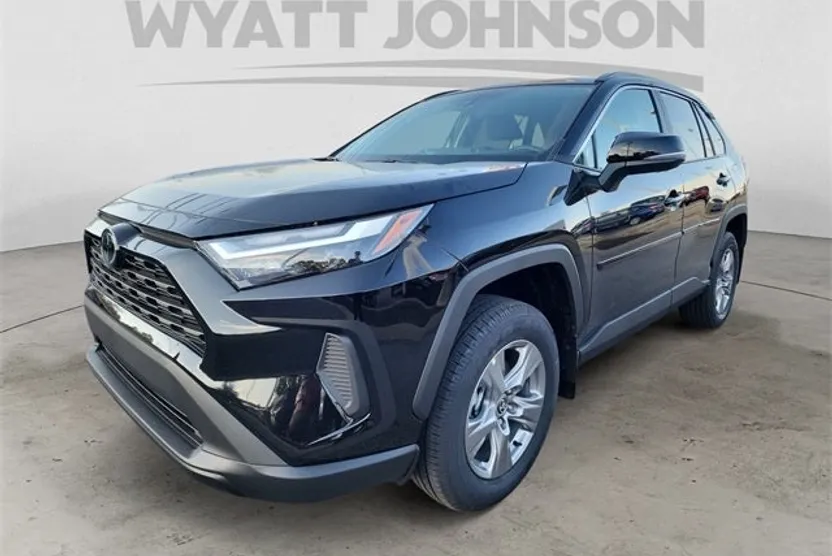 2024 Toyota RAV4 XLE photo 1