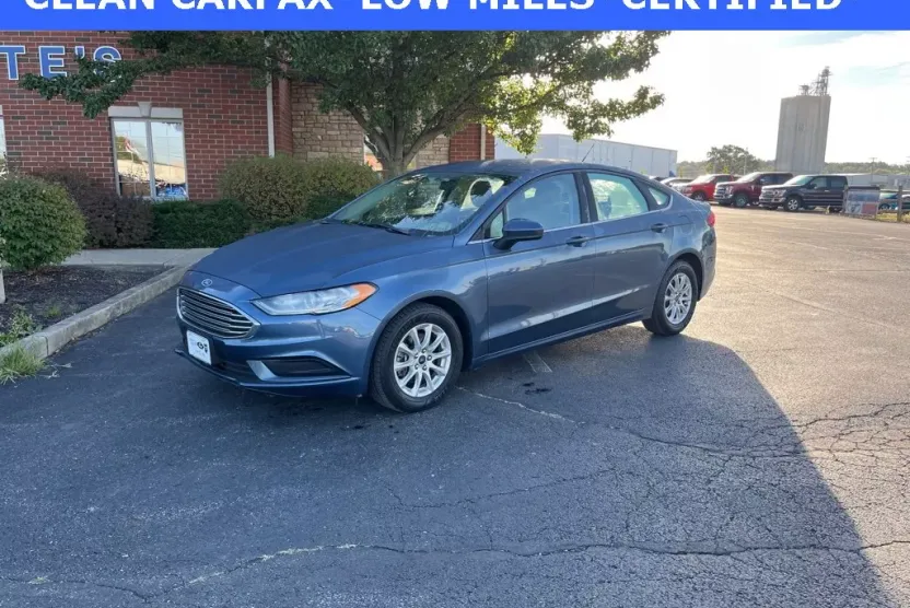 2018 Ford Fusion S photo 1