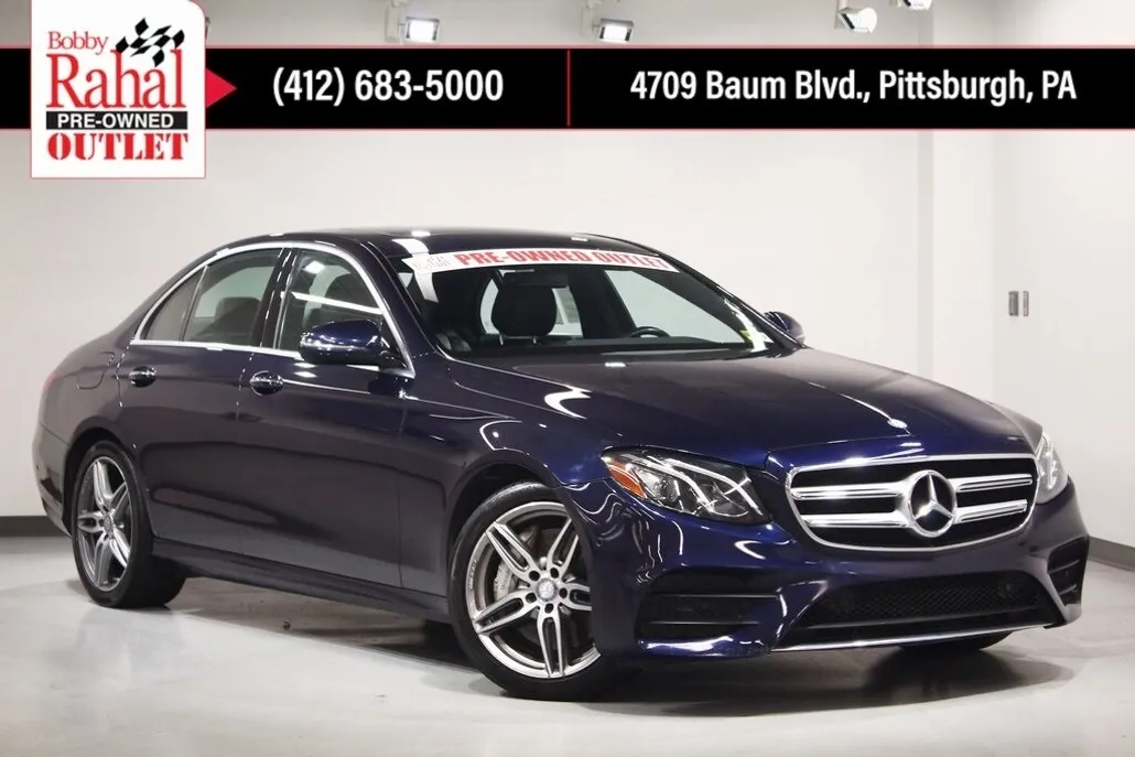 2017 Mercedes Benz E 300 4MATIC Sedan photo 1