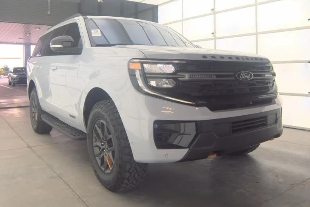 2025 Ford Expedition photo 1