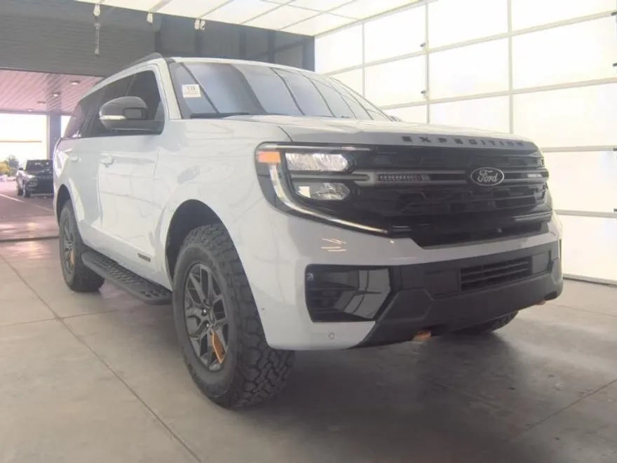 2025 Ford Expedition photo 1