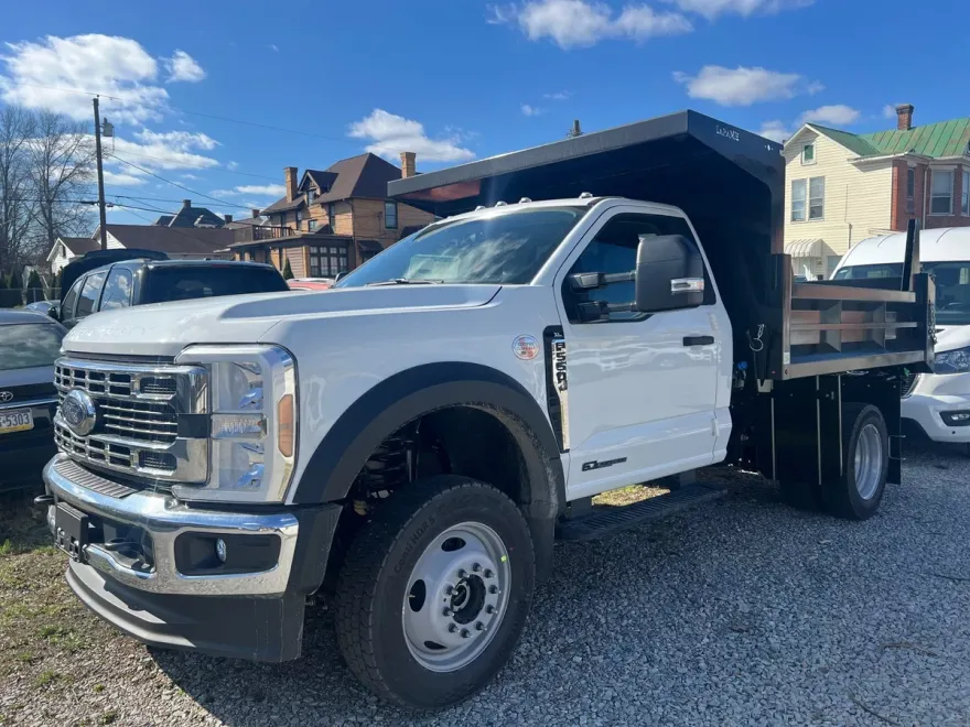 2025 Ford F-550 XL photo 1
