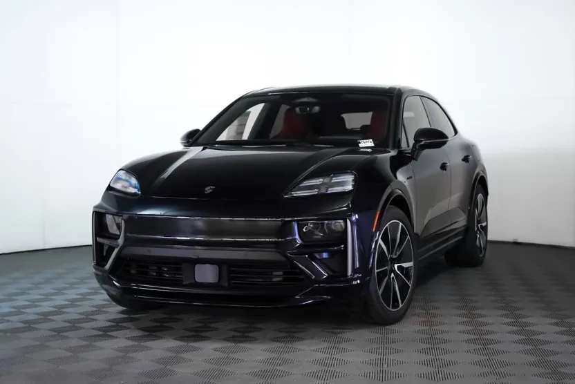 2025 Porsche Macan Electric Turbo photo 1