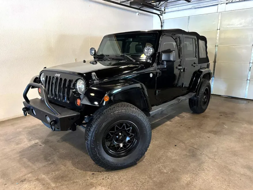 2012 Jeep Wrangler Unlimited Sahara photo 1
