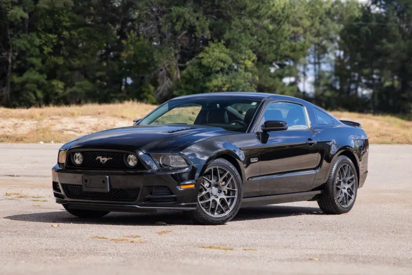2013 Ford Mustang GT Premium photo 1