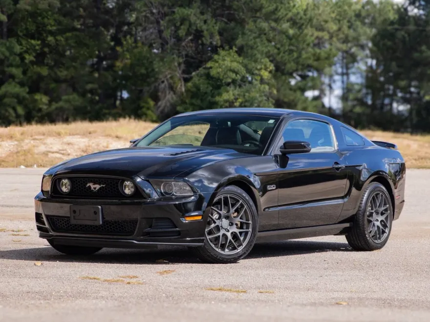 2013 Ford Mustang GT Premium photo 1