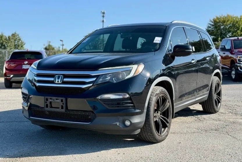 2018 Honda Pilot Touring photo 1