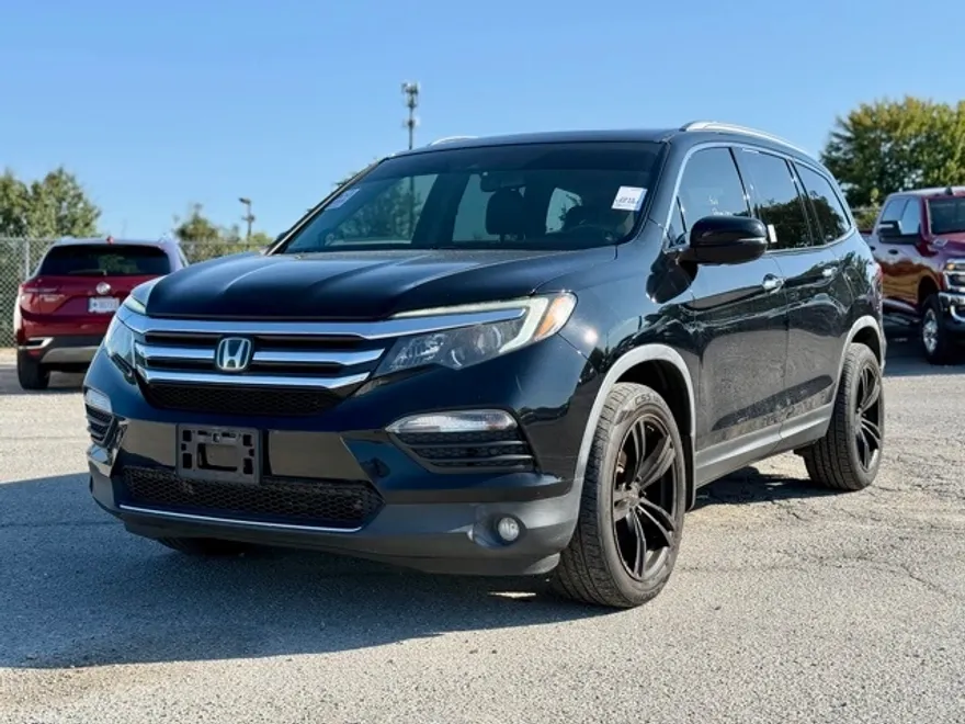 2018 Honda Pilot Touring photo 1
