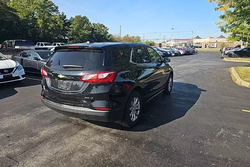 2018 Chevrolet Equinox LT photo 1