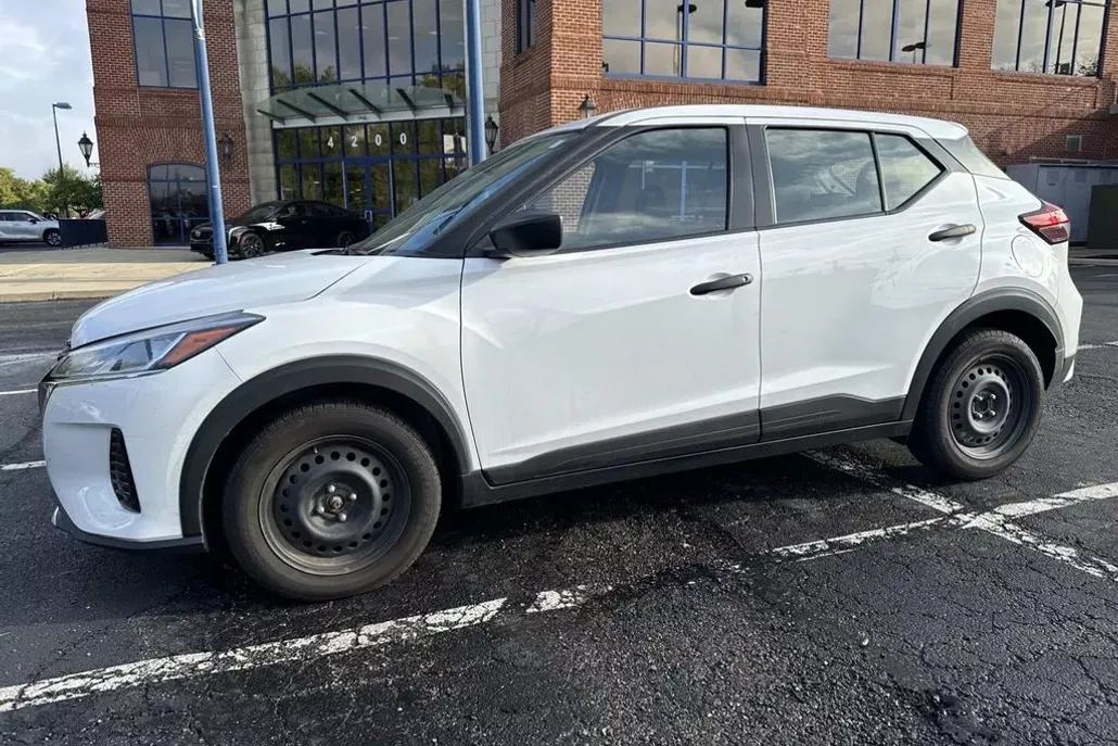 2022 Nissan Kicks S photo 1