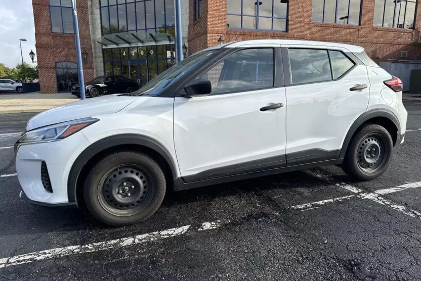 2022 Nissan Kicks S photo 1