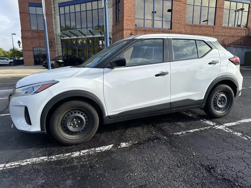 2022 Nissan Kicks S photo 1
