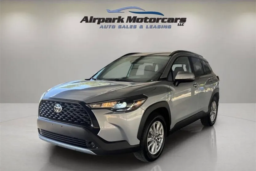 2023 Toyota Corolla Cross LE photo 1